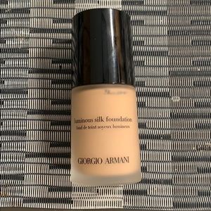Giorgio Armani Luminous Silk Foundation